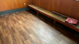 施工後のクッションフロア。木目柄が美しく、明るい印象に仕上がっています。